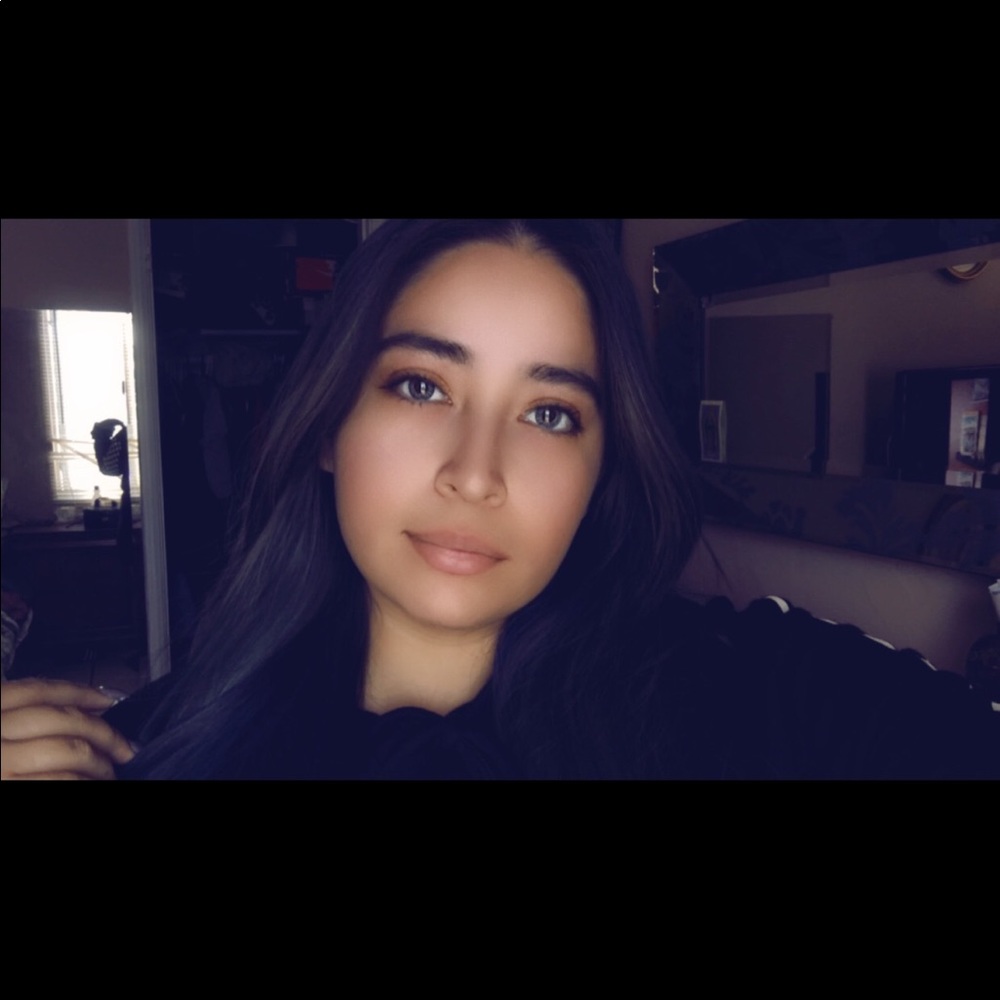 Meet your Posher, Julissa